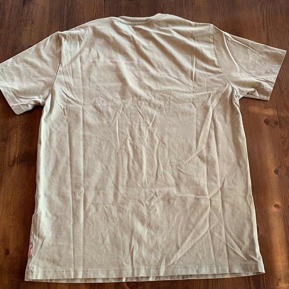 Men’s Medium Levi’s T-Shirt - Picture 3 of 5